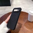 Coque Pixel Arrière Cuir & Fibre de Carbone Mate – Compatible Charge Sans Fil - Noir