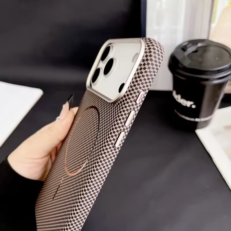 Coque iPhone Magnétique Fibre de Carbone Cadre Métal Antichoc – Image 9